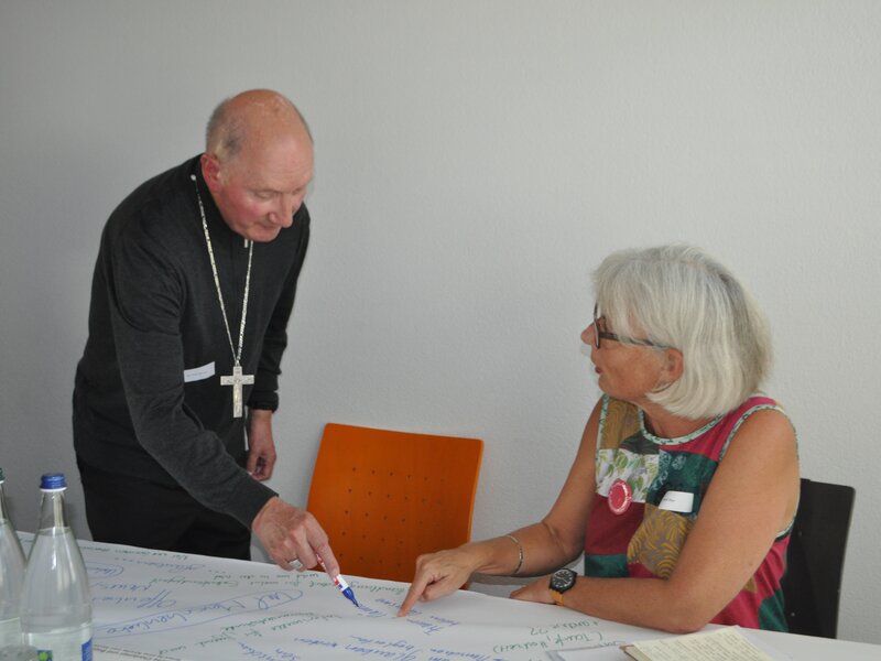 Auch kirchenpolitisch durchsetzungsstark: 2020 bei einer Begegnung zwischen Frauenbund und Schweizer Bischofskonferenz SBK, hier im Bild mit dem damaligen Weihbischof des Bistums Chur, Marian Eleganti.